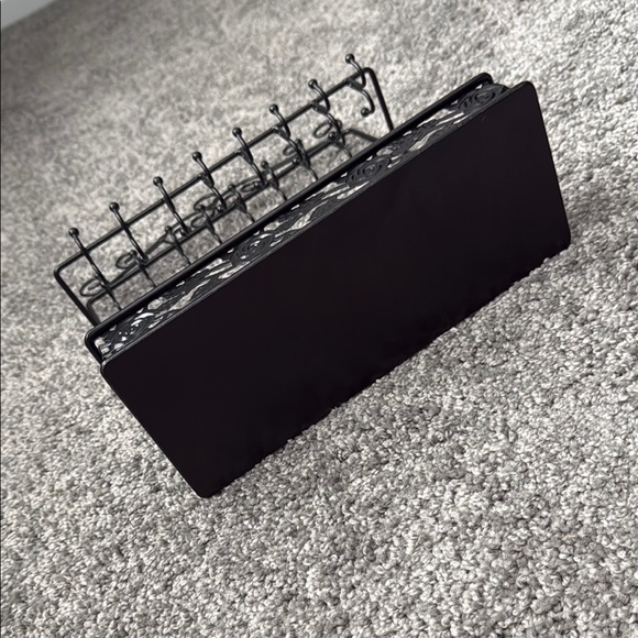 Black Metal Jewelry Organizer Stand - Picture 4 of 5